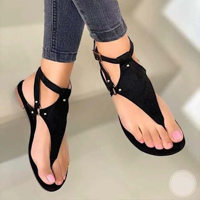 Flat bottom beach sandal with buckle and toe strap