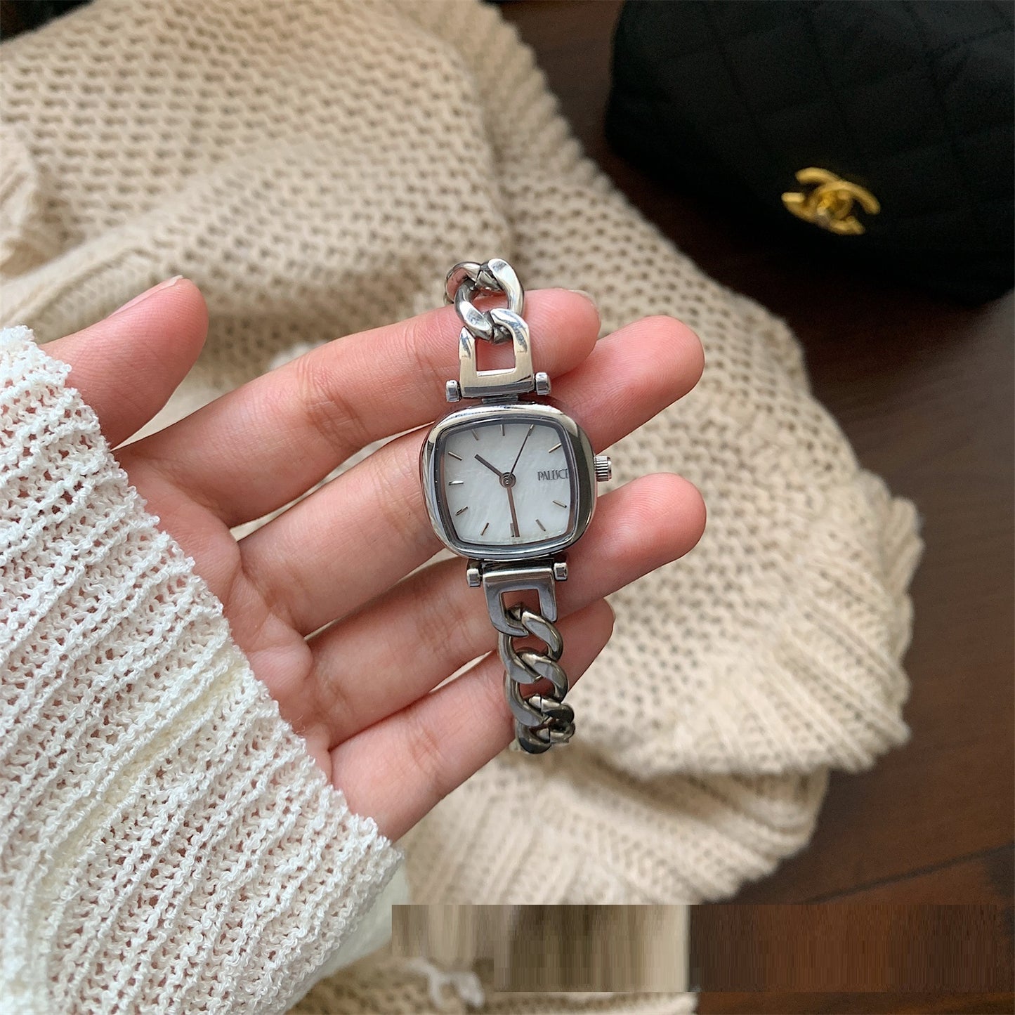 Montre de luxe légère pour femme de haute qualité