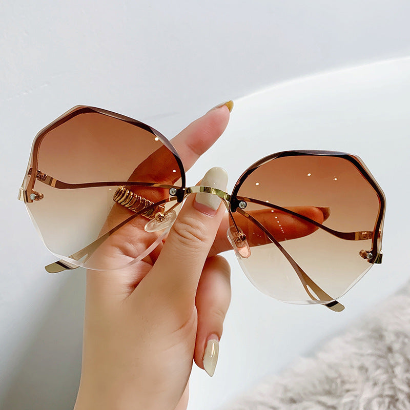 Lunettes de soleil tendance avec protection UV pour femmes