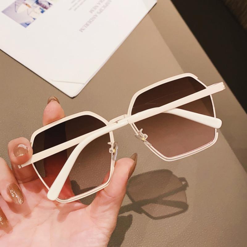 Lunettes de soleil demi-carrées classiques