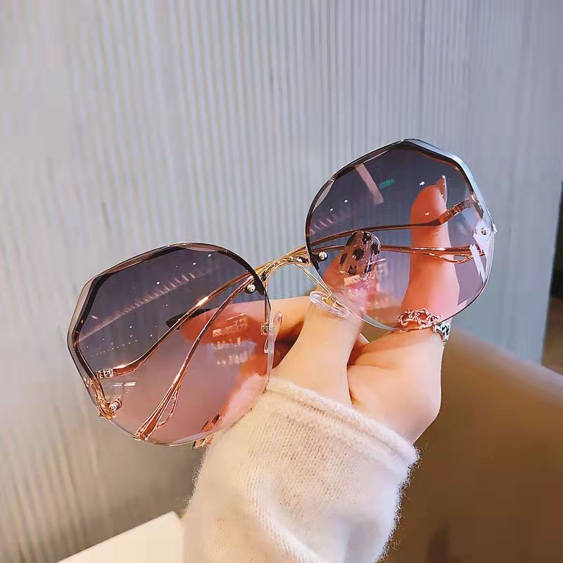 Lunettes de soleil tendance avec protection UV pour femmes