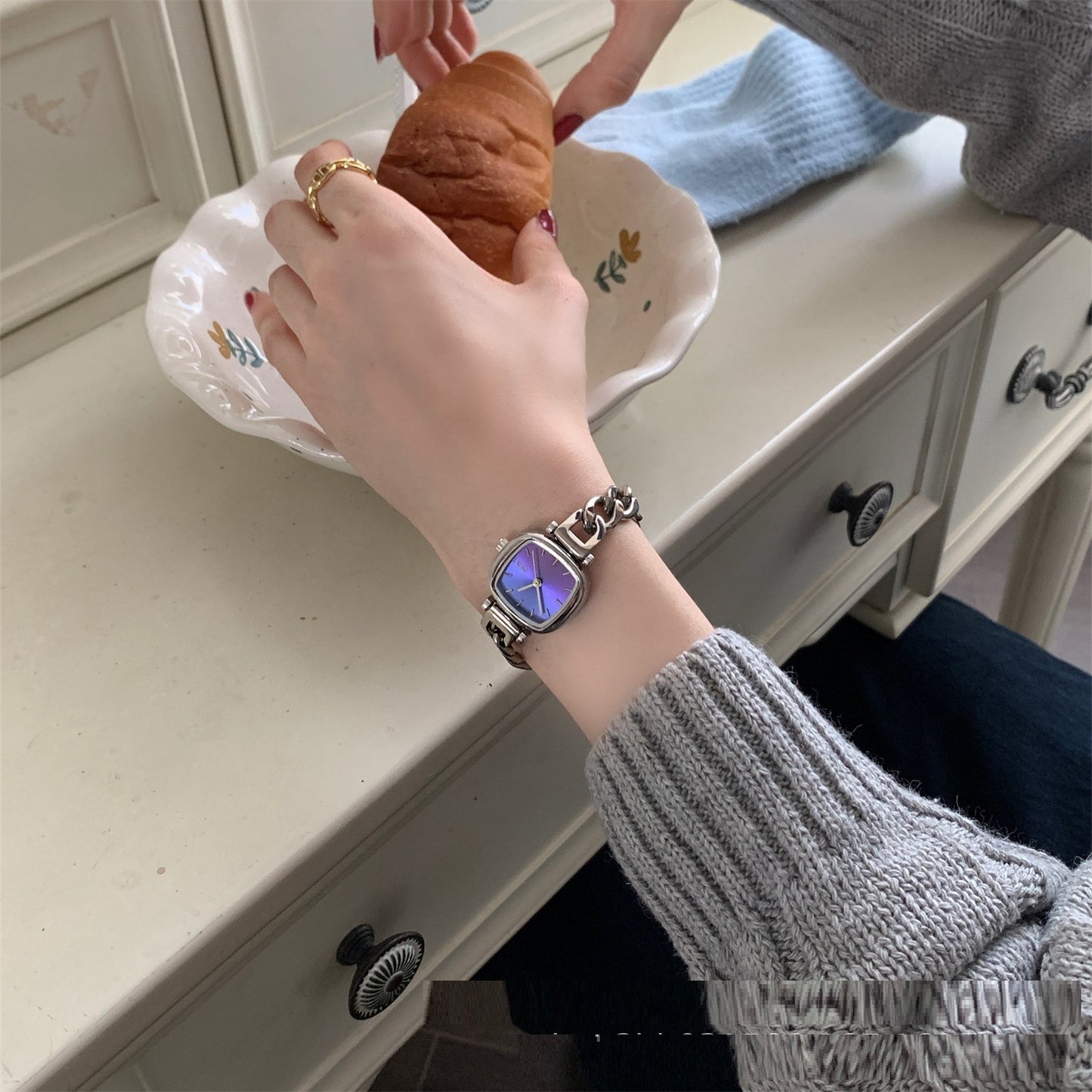Montre de luxe légère pour femme de haute qualité