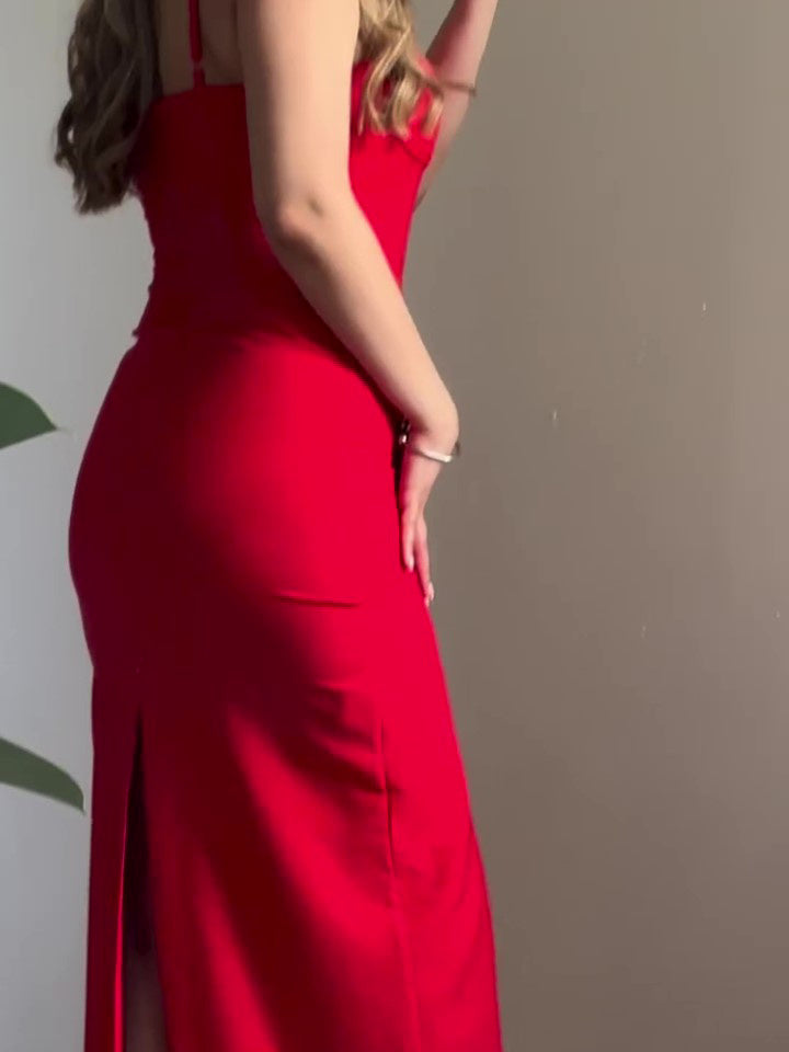 Robe longue rouge sexy à bretelles fendue dans le dos