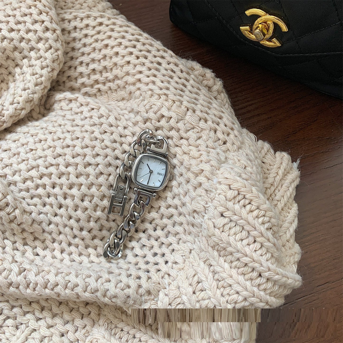 Montre de luxe légère pour femme de haute qualité