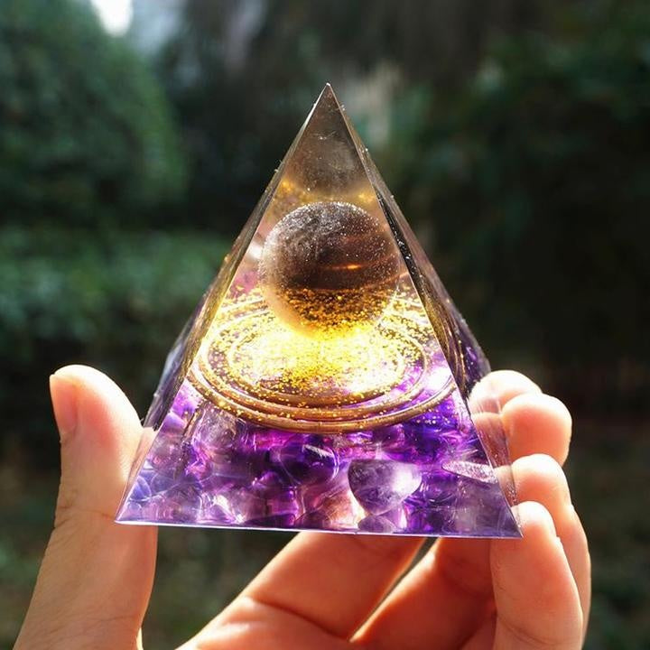 Pyramide d'orgonite 60 mm, sphère en cristal d'améthyste avec obsidienne naturelle
