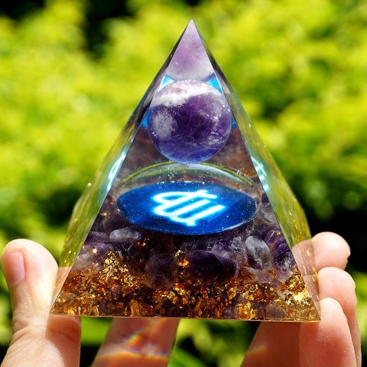 Pyramide d'orgonite 60 mm, sphère en cristal d'améthyste avec obsidienne naturelle