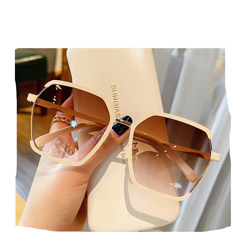 Lunettes de soleil demi-carrées classiques