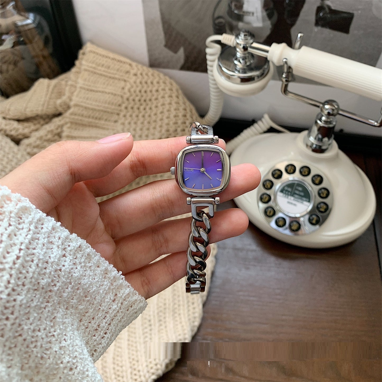 Montre de luxe légère pour femme de haute qualité